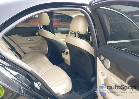 2016 Mercedes-Benz C 300 4Matic/Luxury 4Matic/Sport 4Matic z USA, uszkodzony, nr VIN 55SWF4KB9GU103684